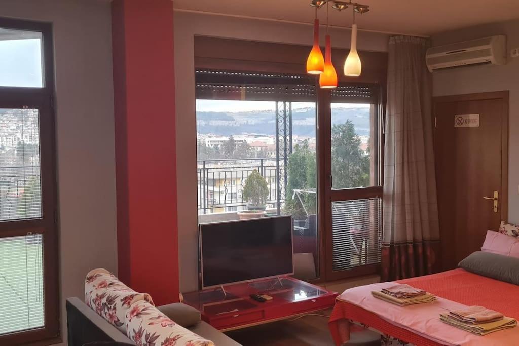 Unique Studio- Great Balcony And View! Parking Possibility! Veliko Tarnovo Extérieur photo