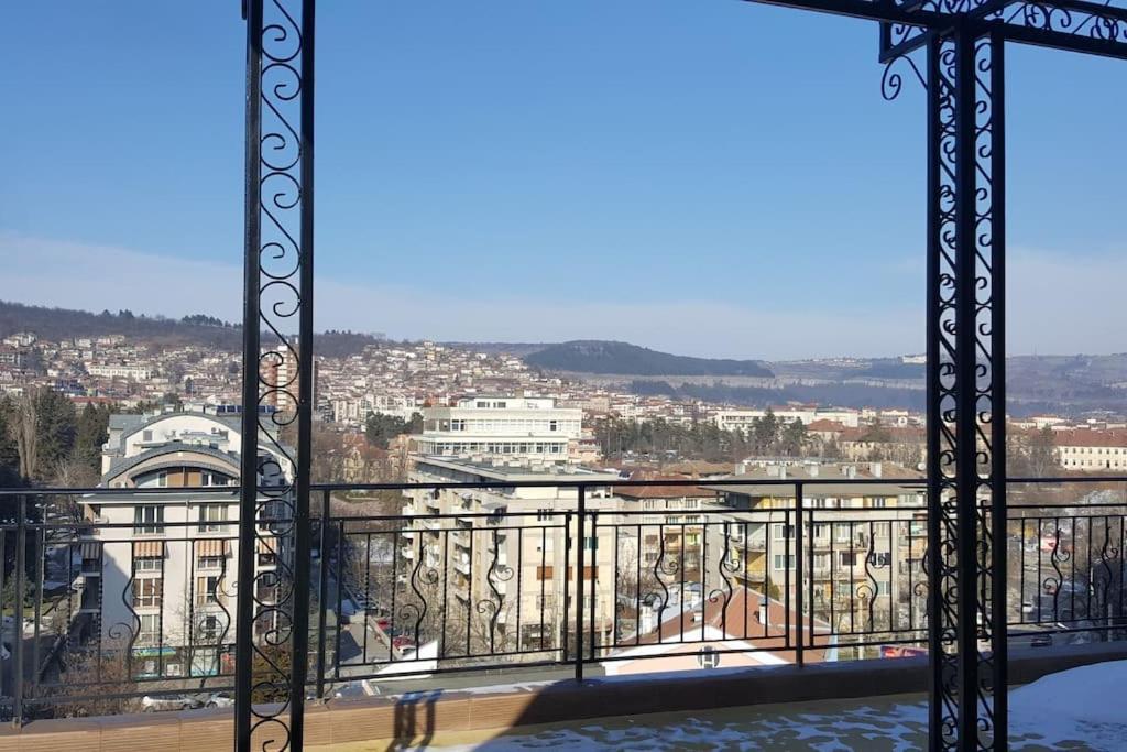 Unique Studio- Great Balcony And View! Parking Possibility! Veliko Tarnovo Extérieur photo