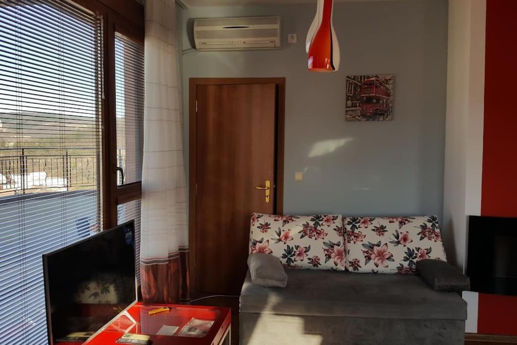 Unique Studio- Great Balcony And View! Parking Possibility! Veliko Tarnovo Extérieur photo