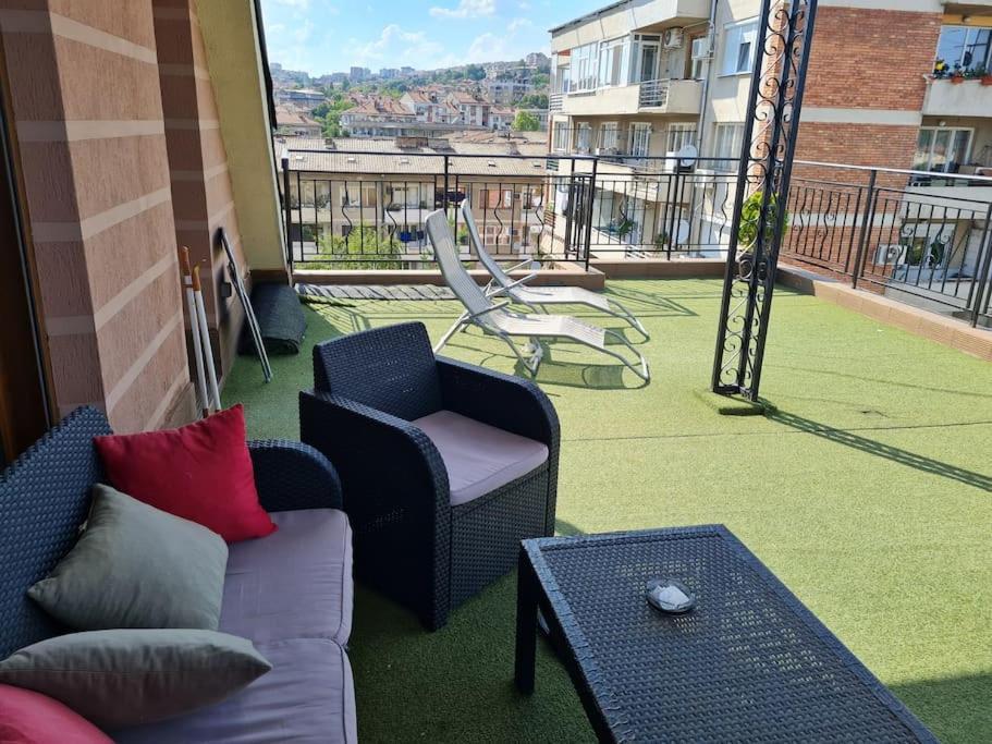 Unique Studio- Great Balcony And View! Parking Possibility! Veliko Tarnovo Extérieur photo