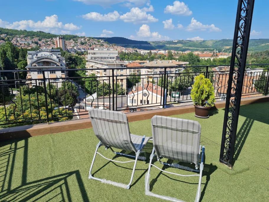 Unique Studio- Great Balcony And View! Parking Possibility! Veliko Tarnovo Extérieur photo