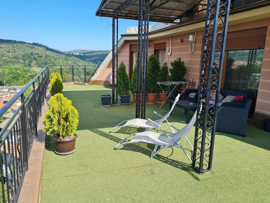 Unique Studio- Great Balcony And View! Parking Possibility! Veliko Tarnovo Extérieur photo