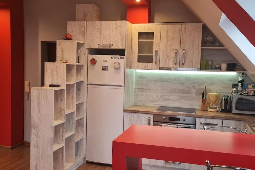 Unique Studio- Great Balcony And View! Parking Possibility! Veliko Tarnovo Extérieur photo