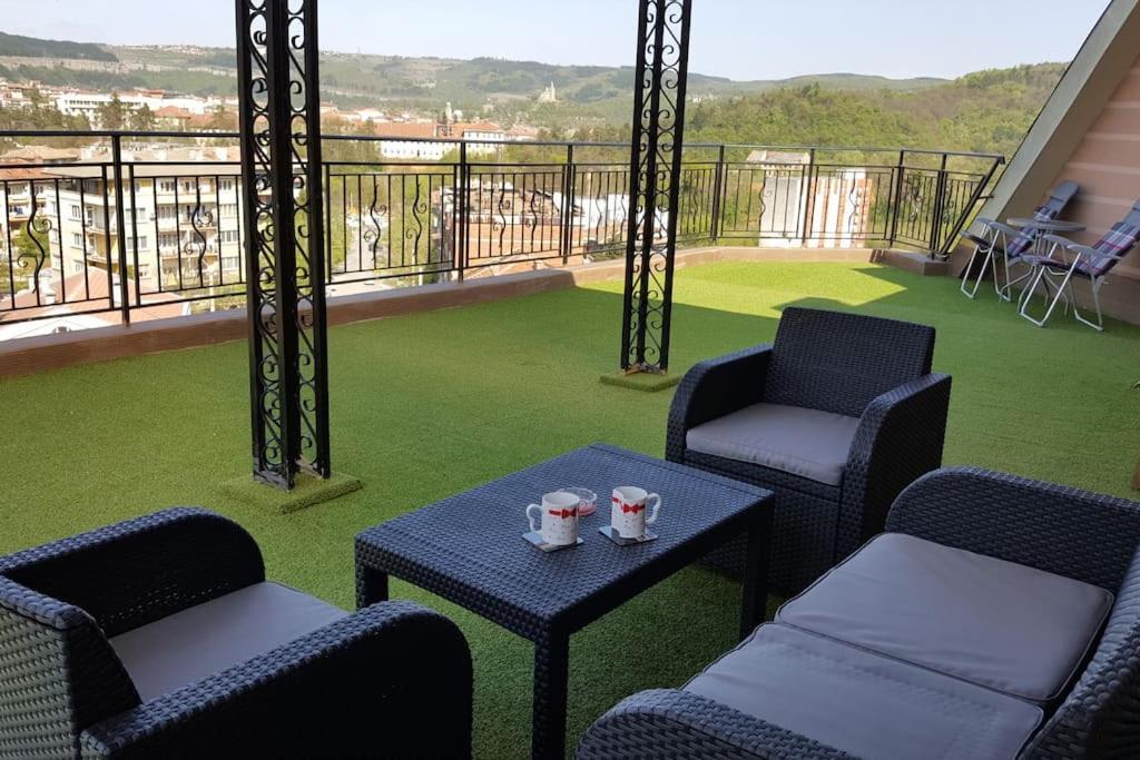 Unique Studio- Great Balcony And View! Parking Possibility! Veliko Tarnovo Extérieur photo