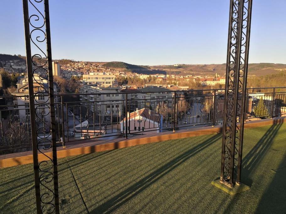 Unique Studio- Great Balcony And View! Parking Possibility! Veliko Tarnovo Extérieur photo